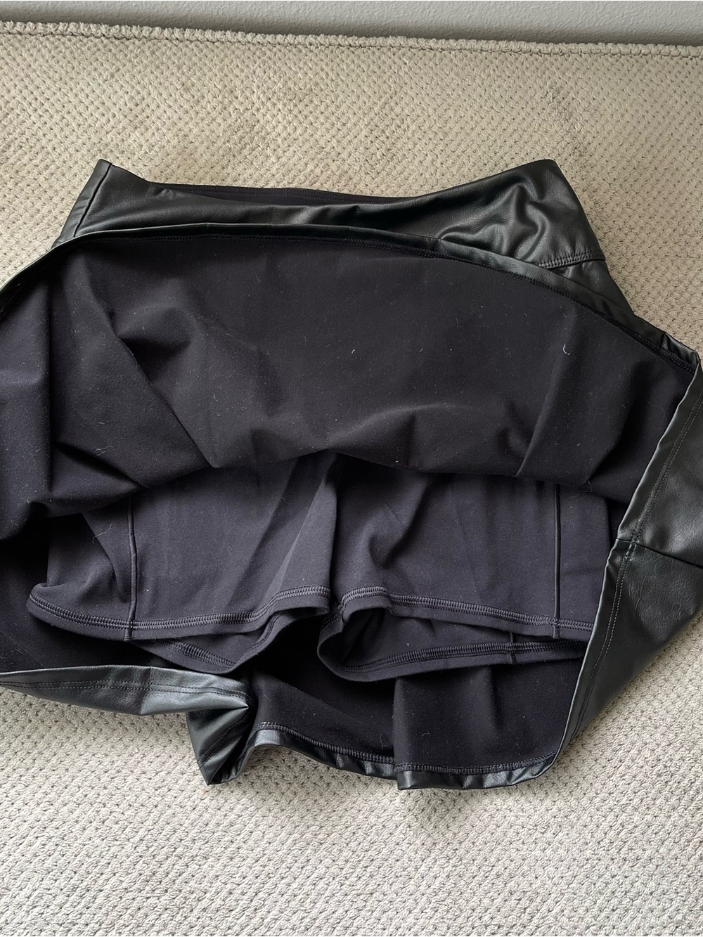 Offline By Aerie Real Luxe Vegan Leather Skort Womens S Black Gothic Festival - Picture 9 of 10